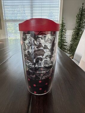 Tervis Tumbler Red and Black Floral Dot with lid. 16oz.